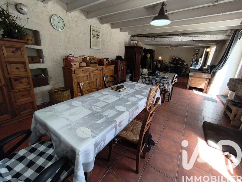 Maison - 300 m² - 7 pièces