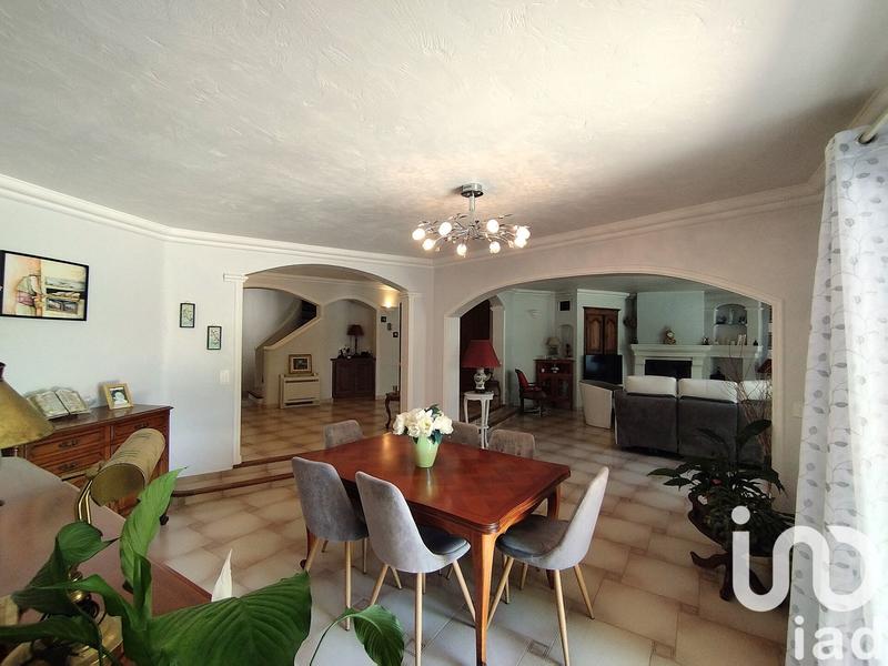 Maison - 202 m² - 7 pièces