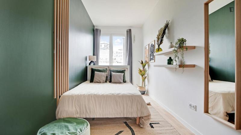 Chambre - 12 m² - 6 pièces