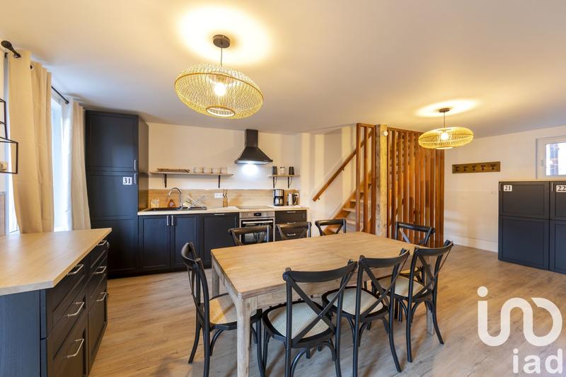 Maison - 250 m² - 12 pièces