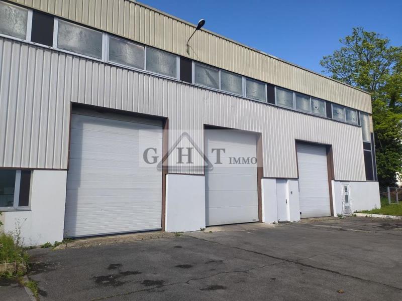 Entrepôt - 3 680 m²