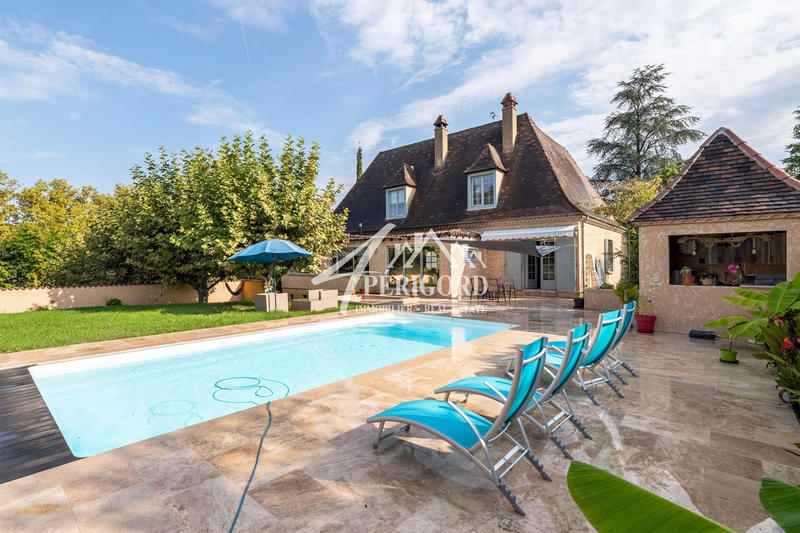 Maison traditionnelle - 227 m² - 10 pièces