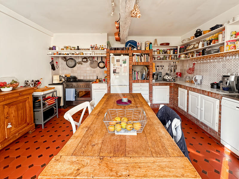 Maison - 261 m² - 11 pièces