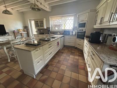 Maison - 221 m² - 6 pièces
