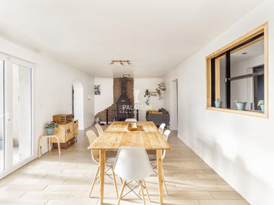 Maison - 219 m² - 8 pièces