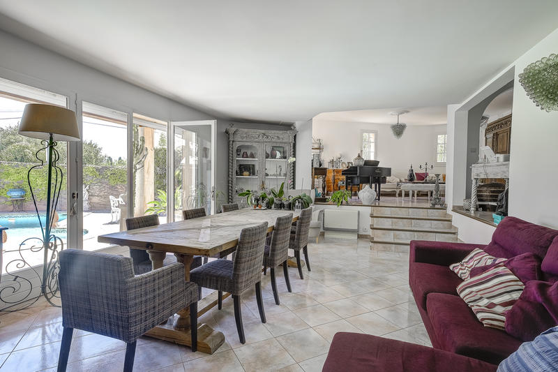 Villa - 214 m² - 6 pièces