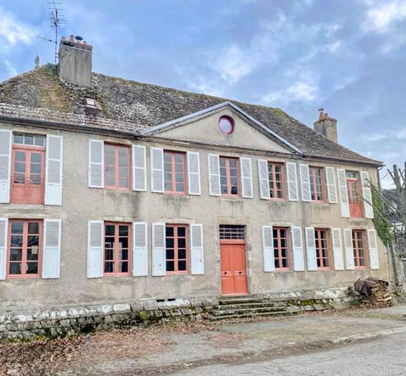 Maison - 350 m² - 8 pièces