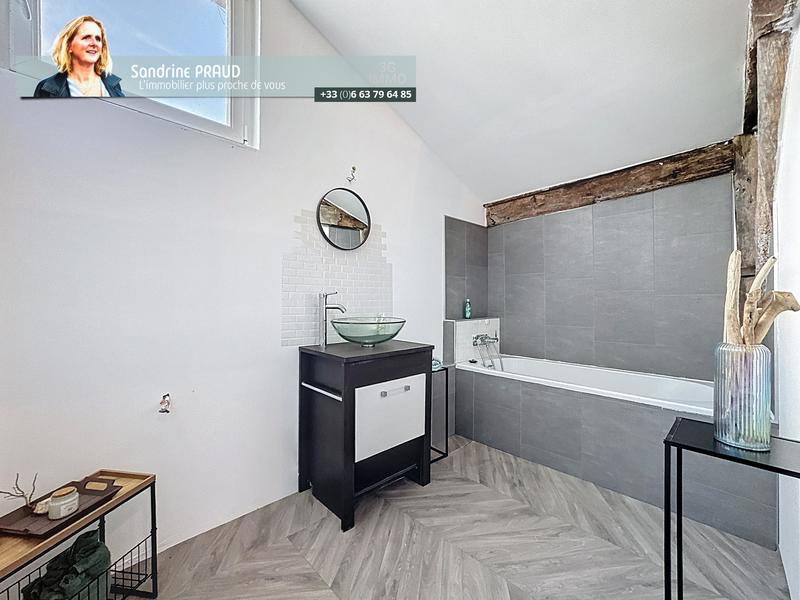 Maison en pierre - 201 m² - 7 pièces