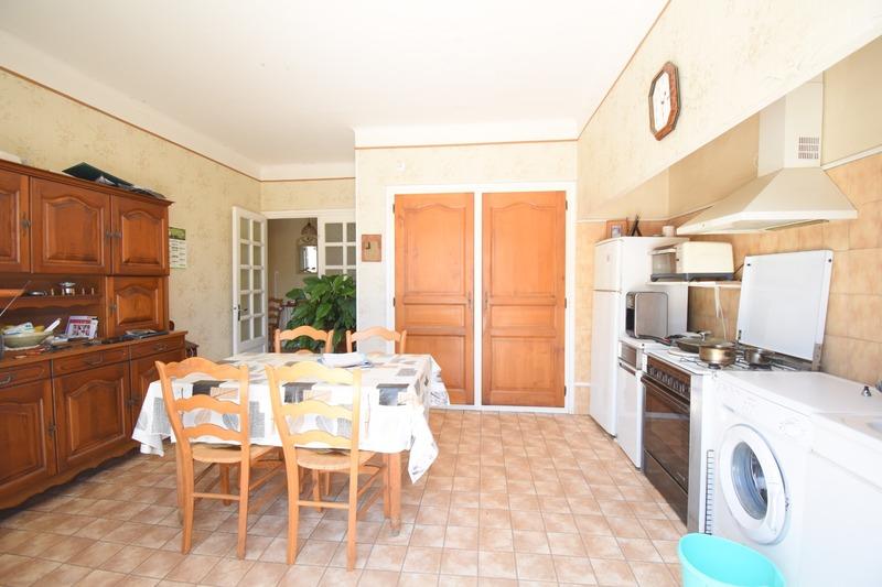 Maison - 234 m² - 8 pièces