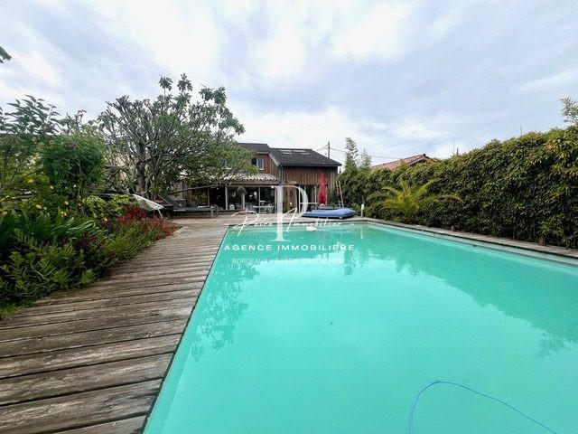 Maison - 183 m² - 7 pièces