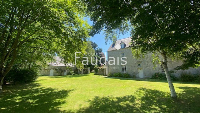 Propriété - 305 m² - 12 pièces