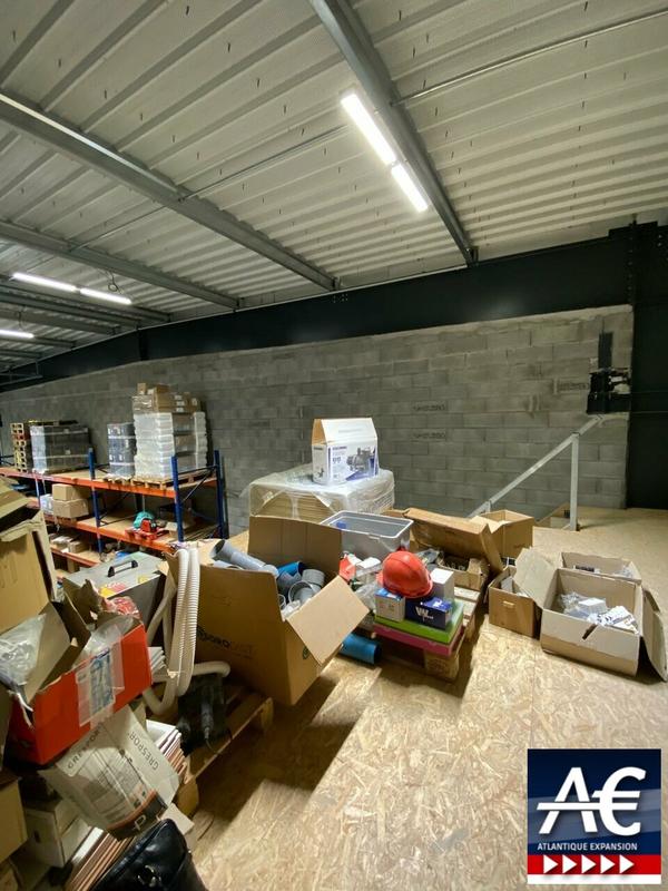 Entrepôt - 300 m²