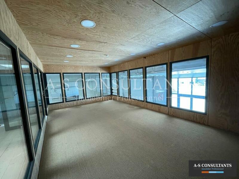 Local d'activité / Entrepôt - 865 m²