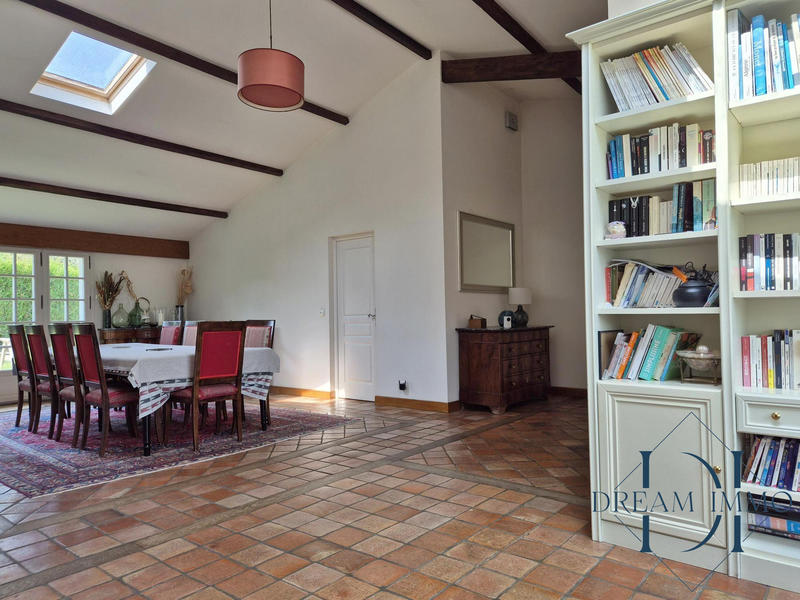 Maison - 270 m² - 10 pièces