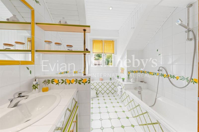 Maison - 189 m² - 8 pièces