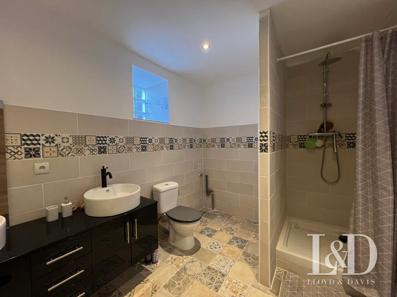 Maison - 460 m² - 18 pièces