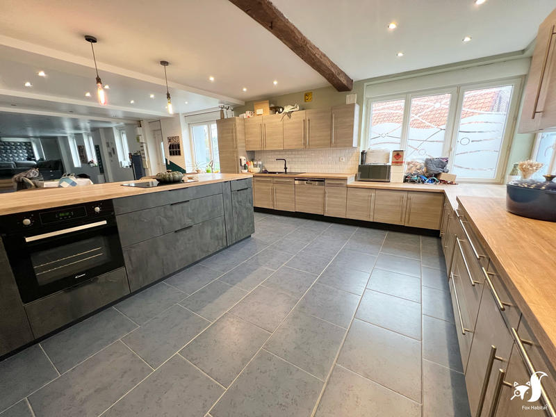 Maison - 300 m² - 6 pièces