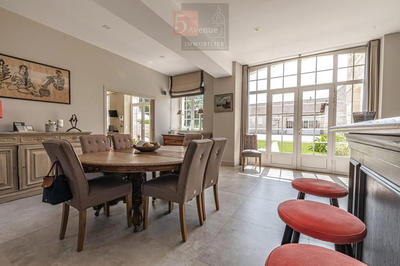 Maison - 400 m² - 8 pièces