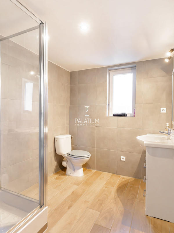 Maison - 219 m² - 8 pièces