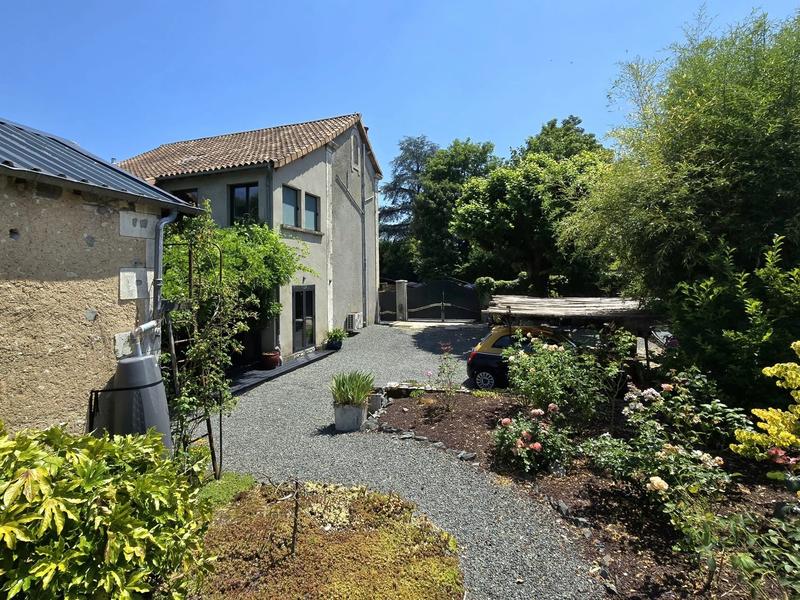 Maison - 220 m² - 9 pièces