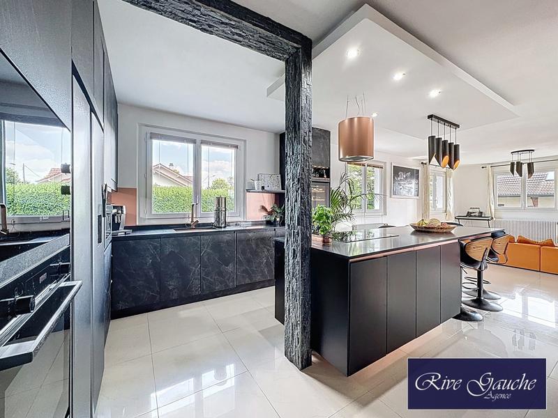 Maison - 267 m² - 7 pièces