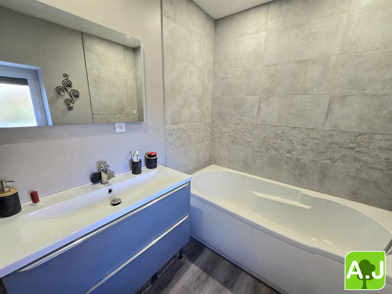 Maison - 107 m² - 6 pièces