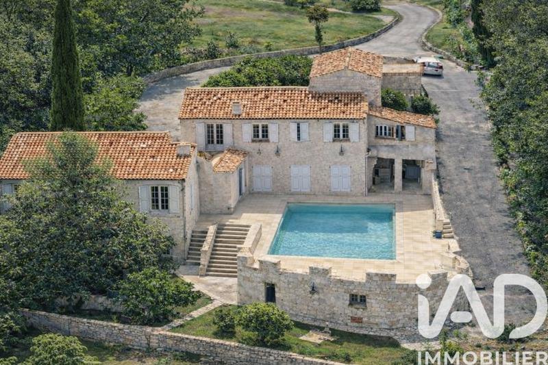 Maison - 360 m² - 12 pièces