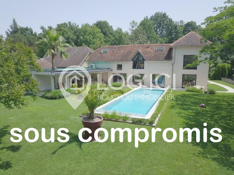 Maison - 240 m² - 7 pièces