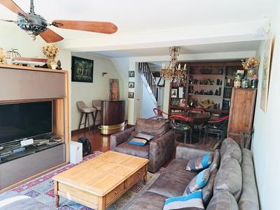 Maison - 132 m² - 8 pièces