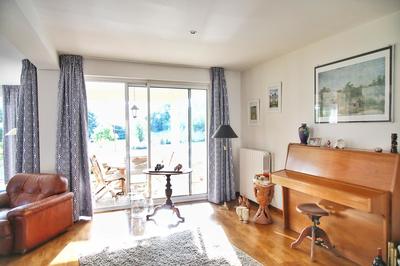 Maison - 230 m² - 8 pièces