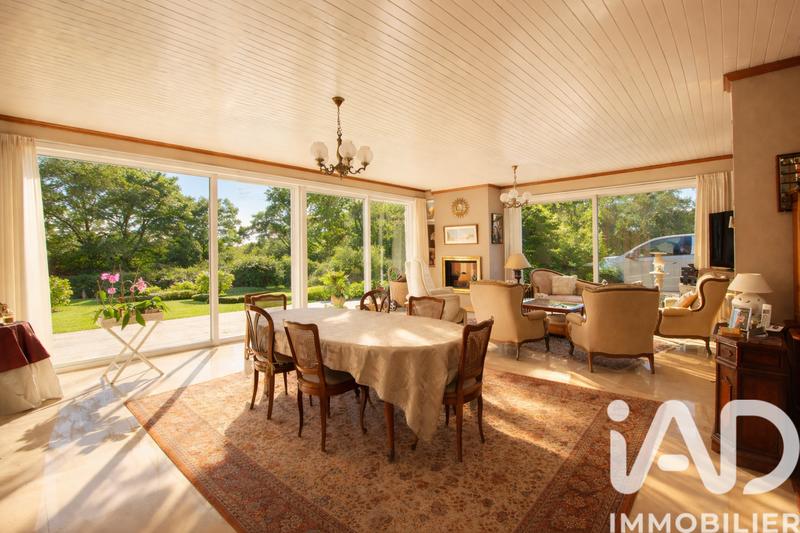 Maison - 240 m² - 8 pièces