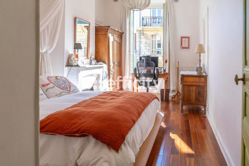 Appartement - 144 m² - 6 pièces