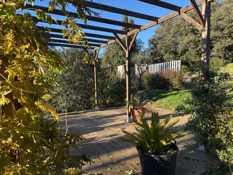 Maison - 1 400 m² - 5 pièces