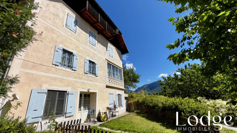 Maison - 400 m² - 26 pièces