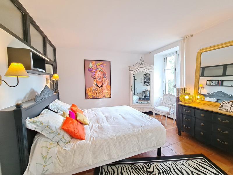 Maison - 557 m² - 16 pièces