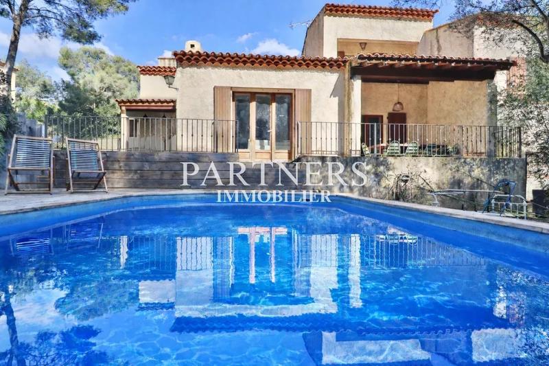 Maison - 198 m² - 5 pièces