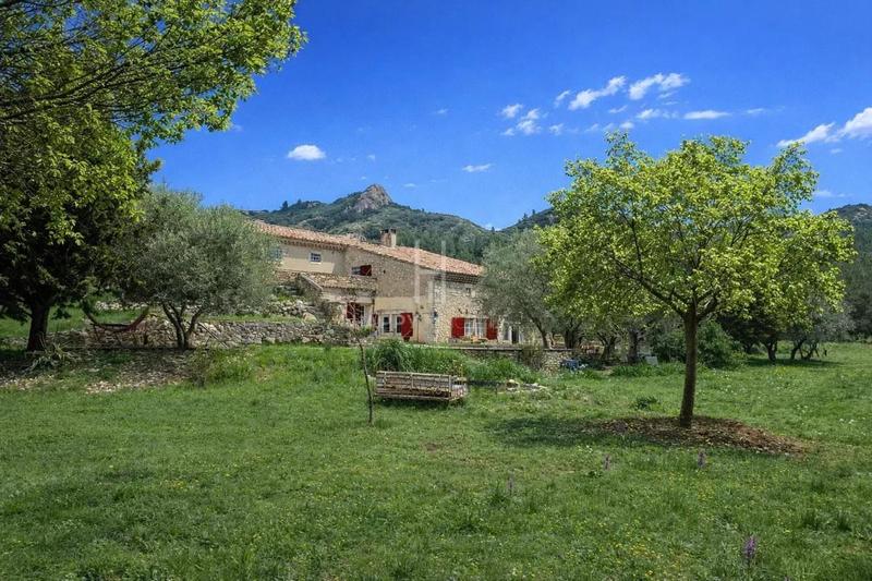 Mas - 250 m² - 8 pièces