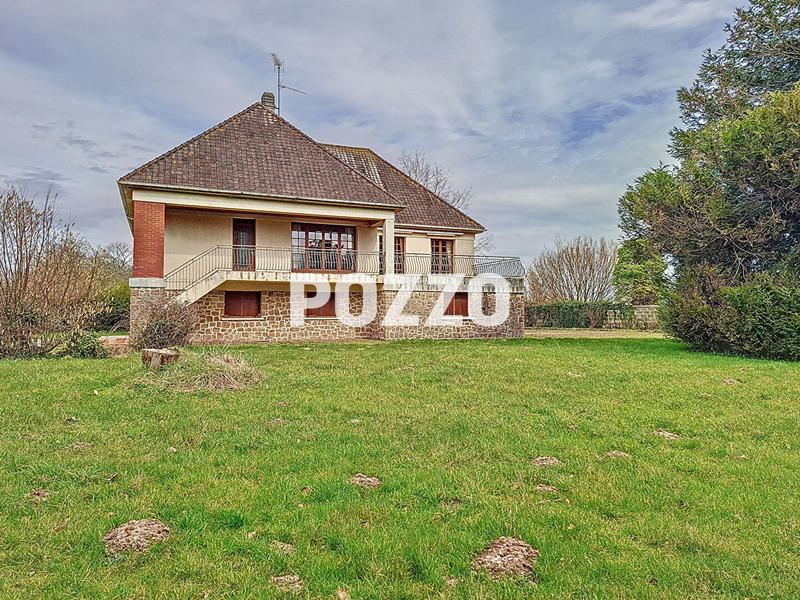 Maison - 180 m² - 8 pièces