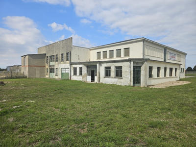 Local d'activités - 1 640 m²