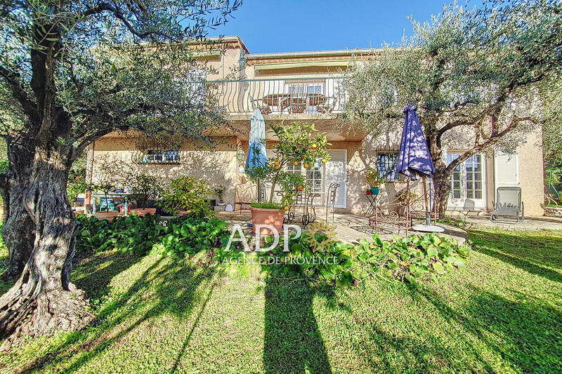 Maison - 163 m² - 9 pièces