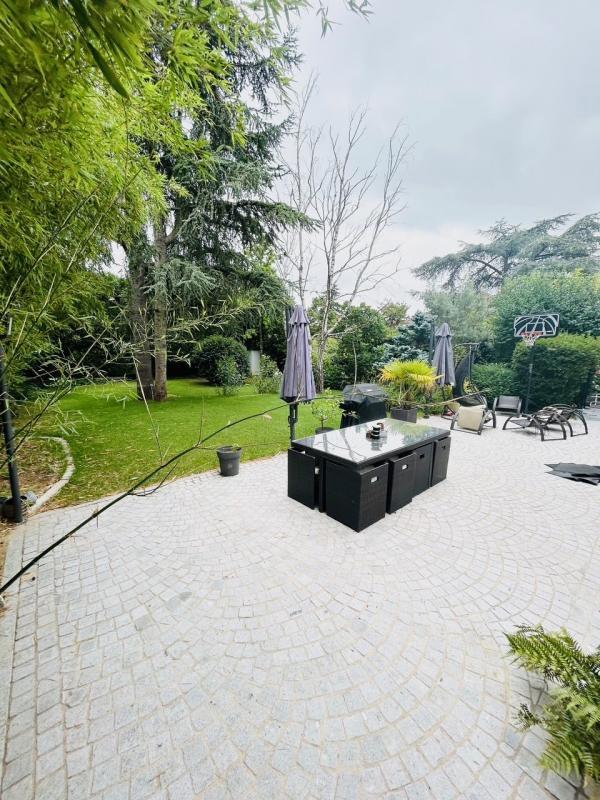 Villa - 262 m² - 9 pièces