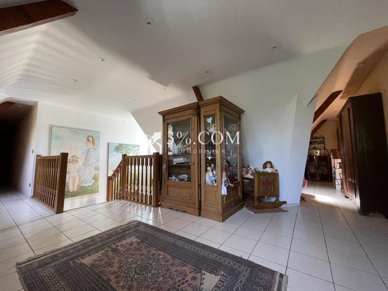 Propriété - 233 m² - 9 pièces