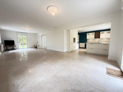 Maison - 248 m² - 12 pièces