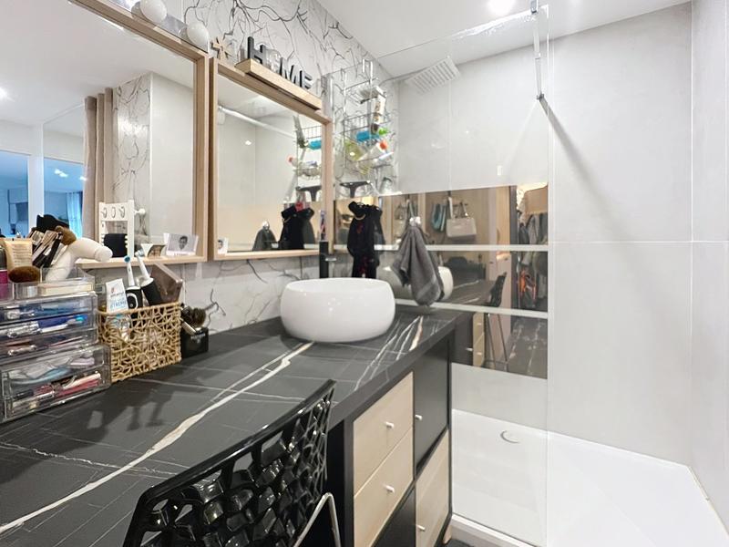 Appartement - 125 m² - 5 pièces