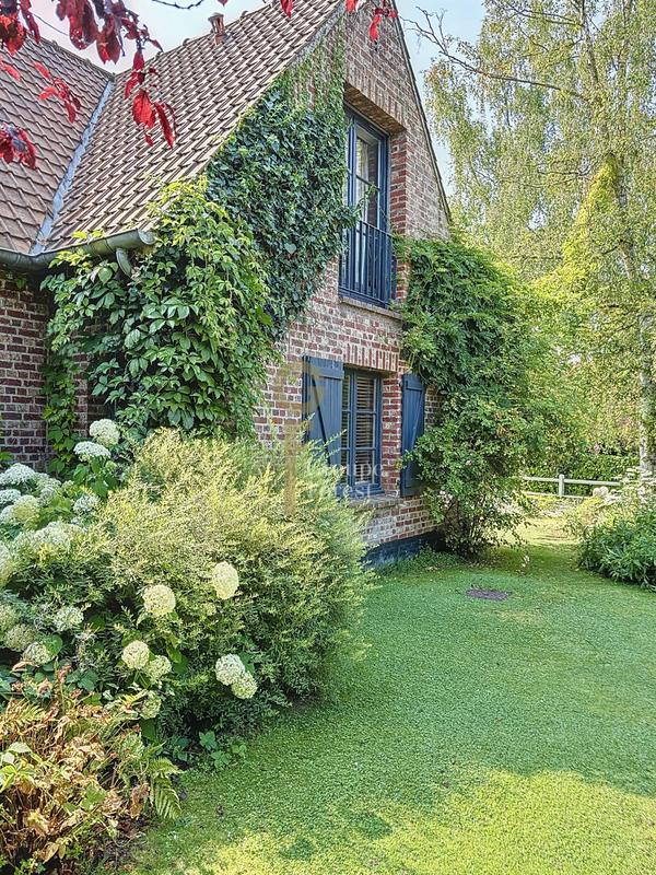 Maison - 312 m² - 9 pièces