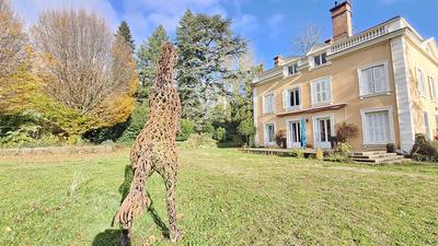 Maison - 445 m² - 10 pièces