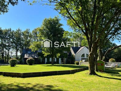 Maison - 247 m² - 10 pièces