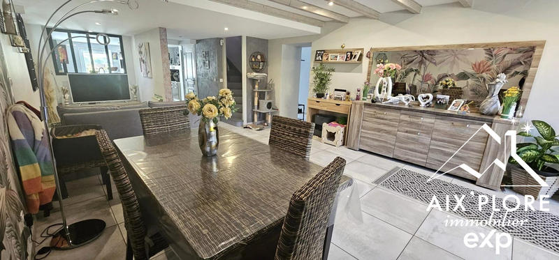 Maison - 220 m² - 5 pièces