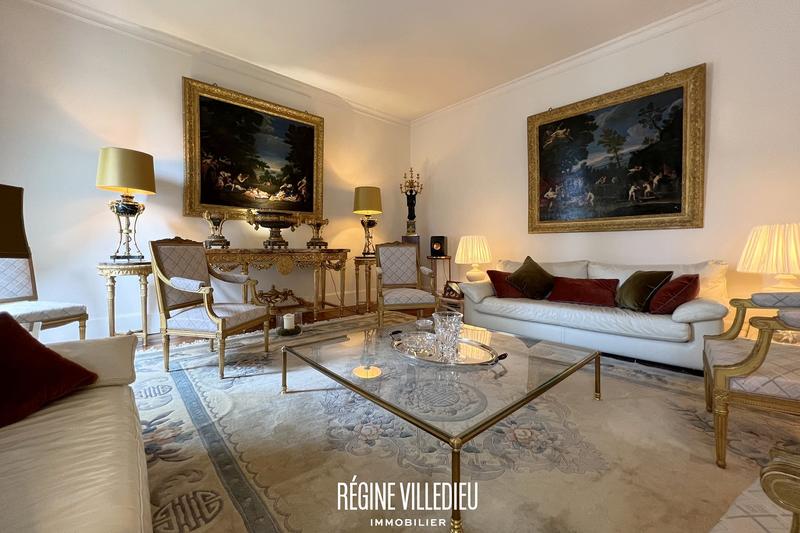 Maison - 372 m² - 11 pièces