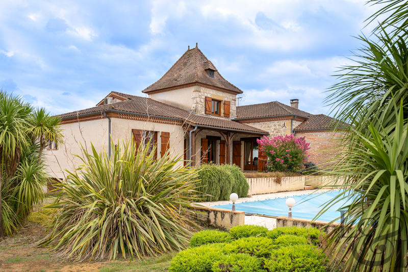 Maison - 225 m² - 5 pièces